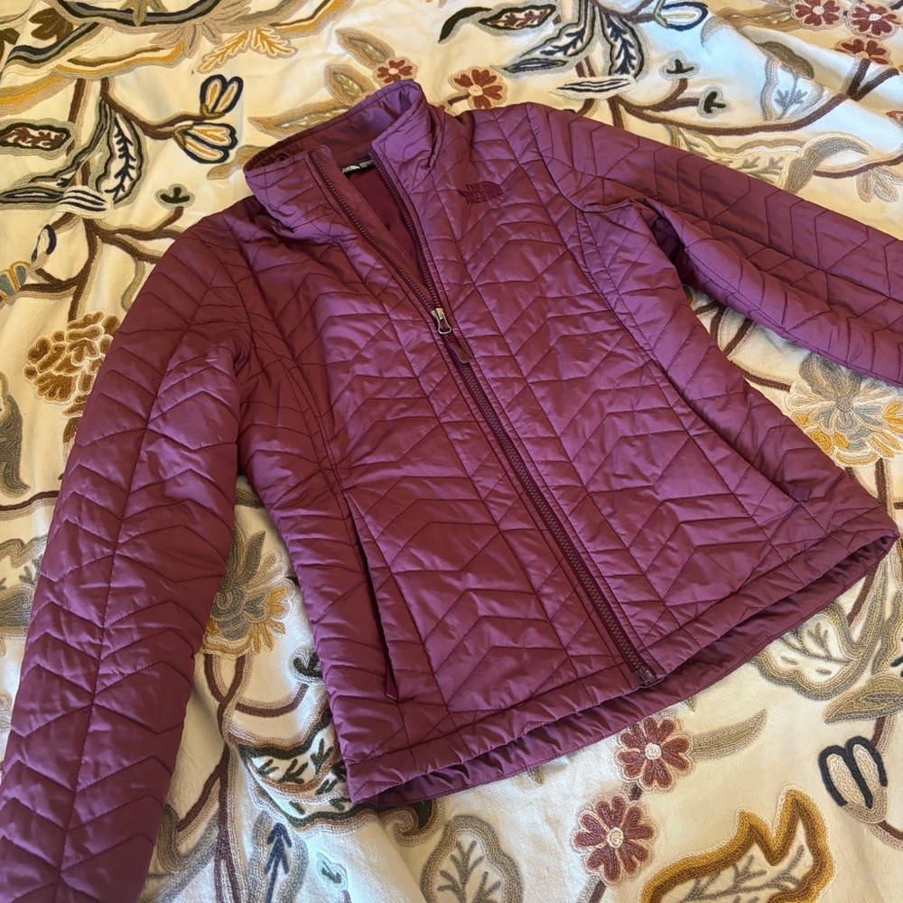 The North Face Wine Purple Puffer Jacket Lightweight Quilted Design
